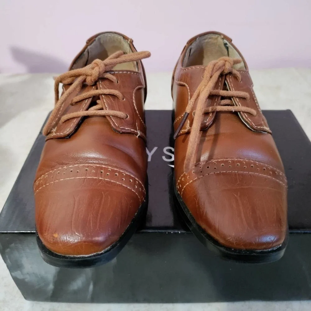 Boys easy striders tan dress shoes size 7